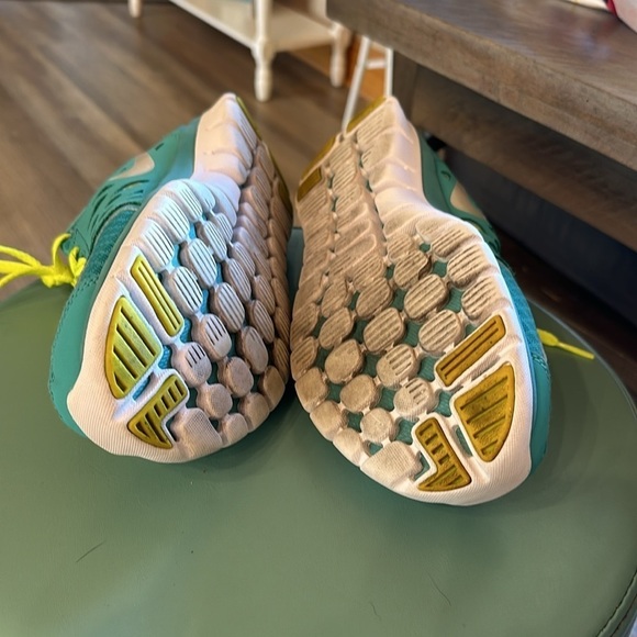 Nike running shoes, aqua blue, yellow, white size 9.5 - Picture 10 of 10